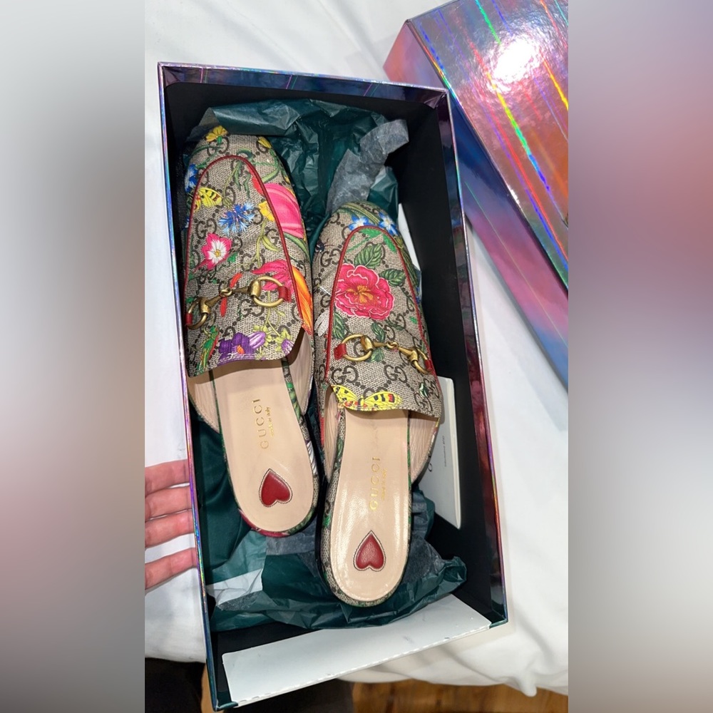 Gucci slides worn a few times size 37.5 comes with box and receipt.